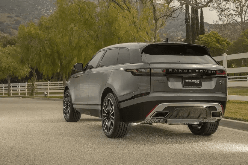 SUV Range Rover equipada con llantas Yokohama Geolandar X-CV