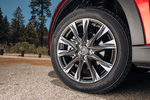 Llantas Yokohama Geolandar CV G058 en SUV crossover, ideales para manejo urbano y carretera.