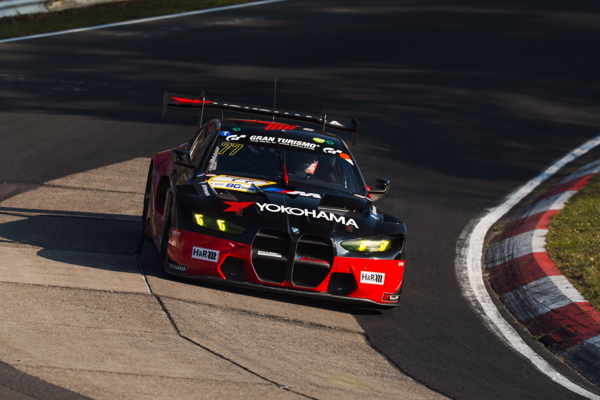 BMW M4 GT3 EVO equipado con neumáticos Yokohama logra la victoria en Nürburgring (NLS3)